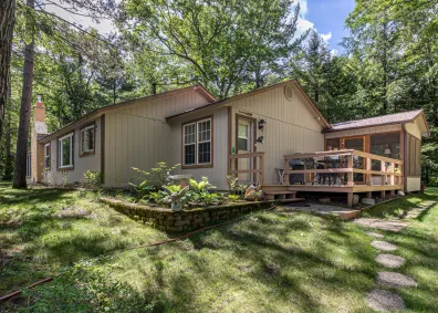 Stearns Lake house picture