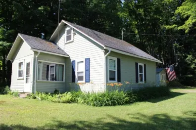 Pelican Lake house picture