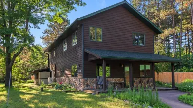 Fence Lake house picture