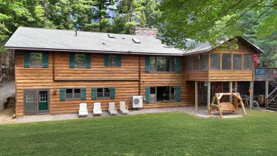 Undocumented Lake house picture
