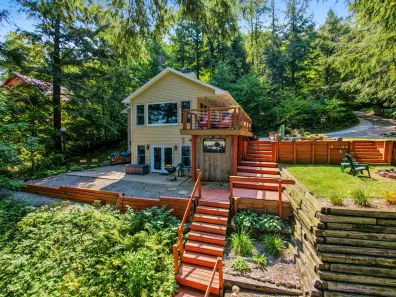 Roberts Lake house picture