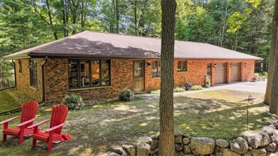 Undocumented Lake house picture