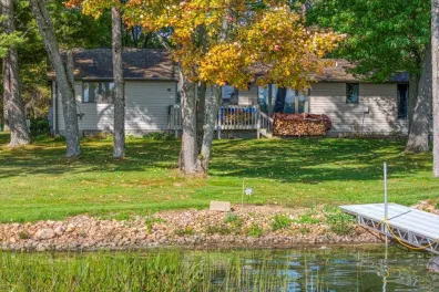 Pelican Lake house picture