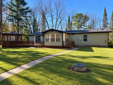 Boot Lake house picture