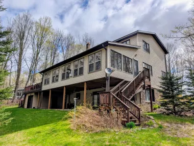 Undocumented Lake house picture