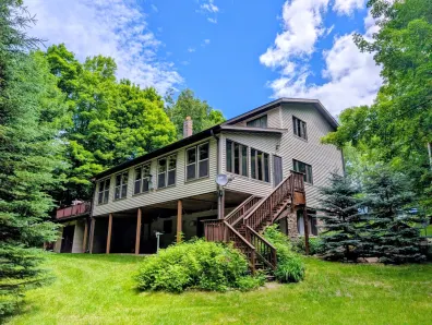 Undocumented Lake house picture