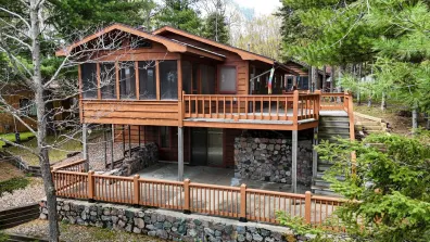 Tomahawk Lake house picture