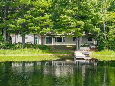 Undocumented Lake house picture