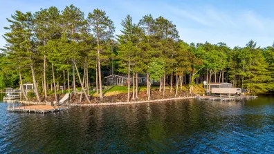 Tomahawk Lake house picture