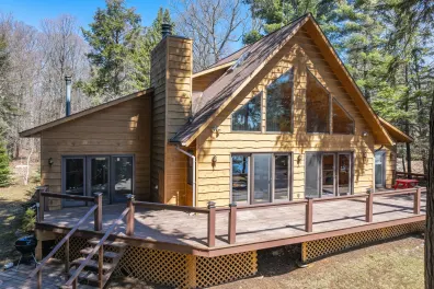 Deer Lake house picture
