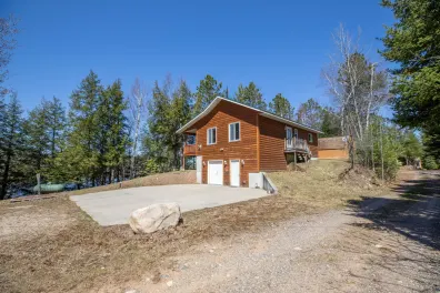 Van Zile Lake house picture