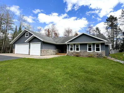 Solberg Lake house picture