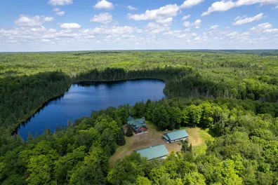 Undocumented Lake house picture