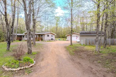 Rock Lake house picture