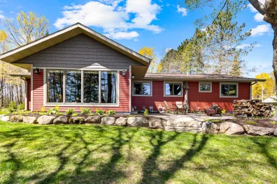 Pier Lake house picture