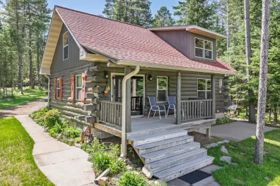 Rade Lake house picture