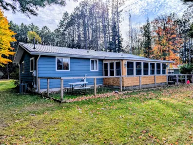 Solberg Lake house picture