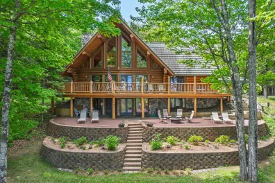 Squirrel Lake house picture