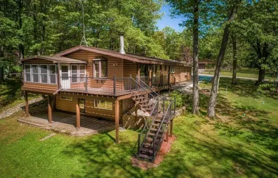 Undocumented Lake house picture
