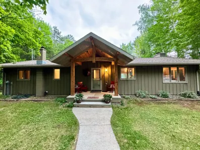 Loon Lake house picture