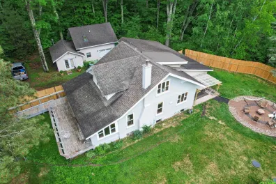 Fence Lake house picture