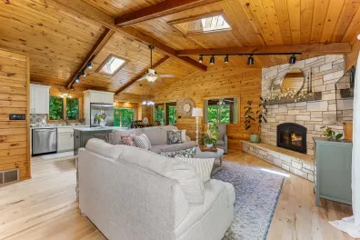 Tomahawk Lake house picture