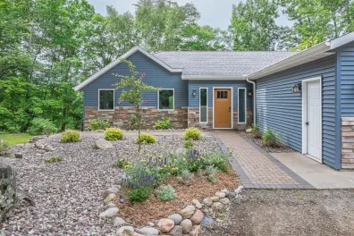 Round Lake (R) house picture