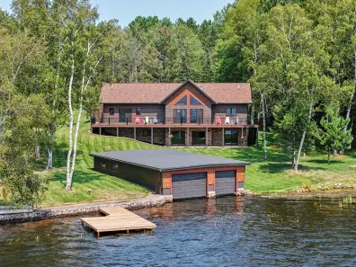 Rest Lake house picture