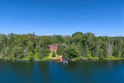 Twin Island Lake house picture