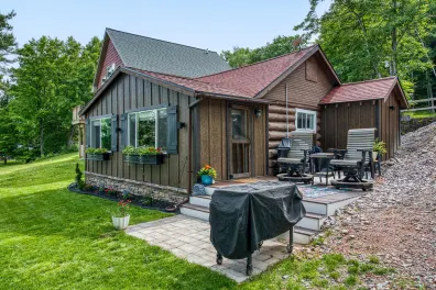 Squirrel Lake house picture