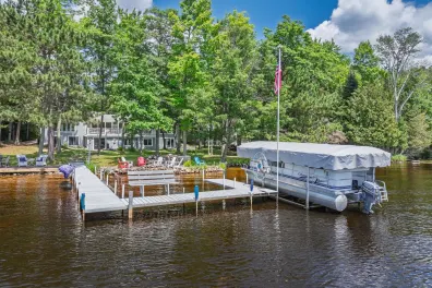 Lake Thompson house picture