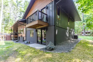 Lake Thompson house picture