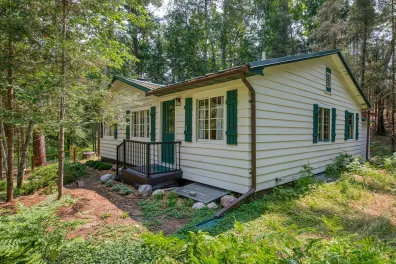 Deer Lake LOL house picture