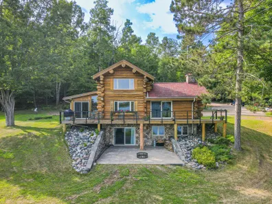 Undocumented Lake house picture