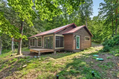 Van Vliet Lake house picture