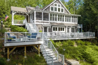 Two Sisters Lake house picture