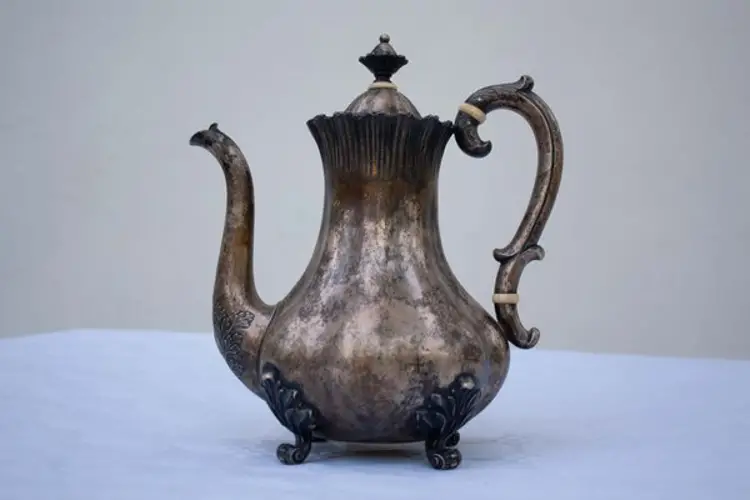 The Charm of Vintage Teapots A Guide to Buying and Collecting Antique Teapots 9 The Charm of Vintage Teapots A Guide to Buying and Collecting Antique Teapots