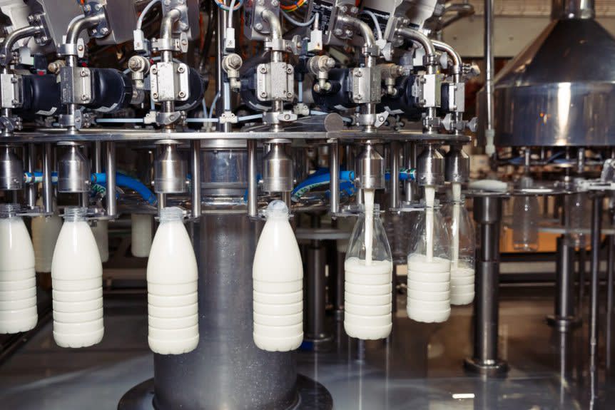 Milk Bottle Filling Machine Buying Guide: Price in India, Pouch vs Bottle & How to Size It