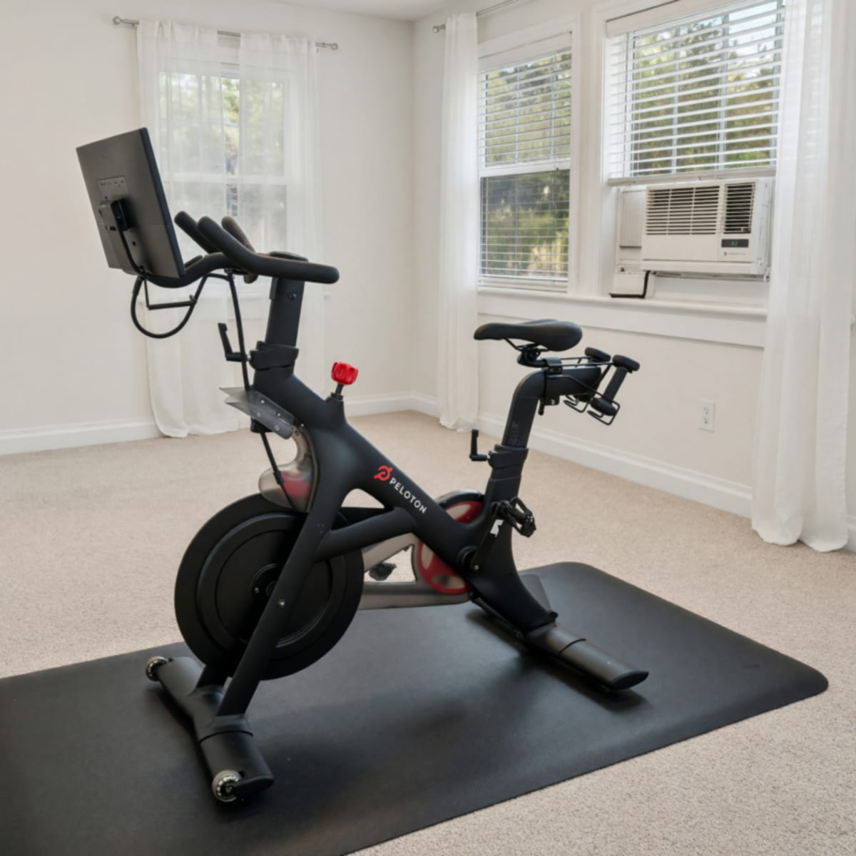 Peloton Bike 3rd Gen – Excellent Condition – Coral Gables