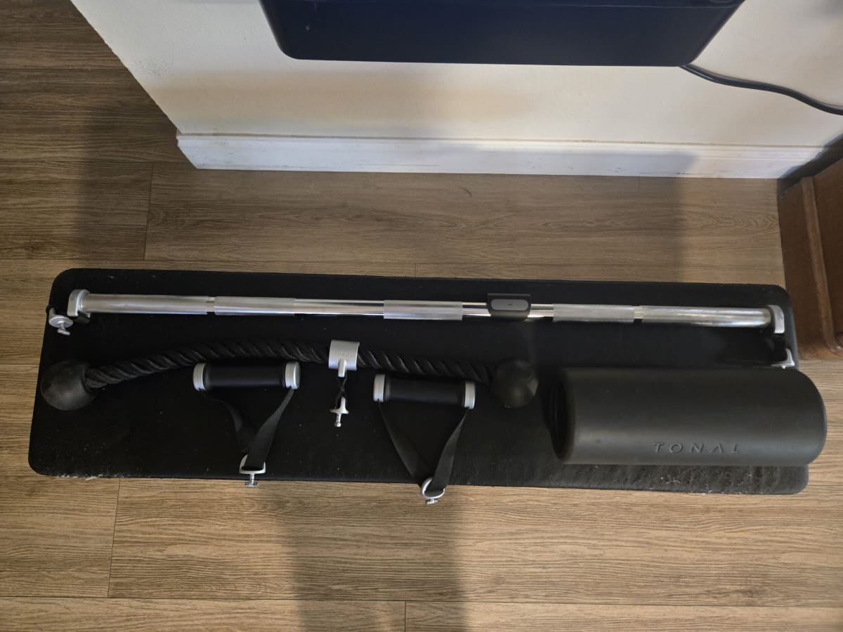 2021 Tonal Home Gym – Very Good, Lightly Used – Greenville