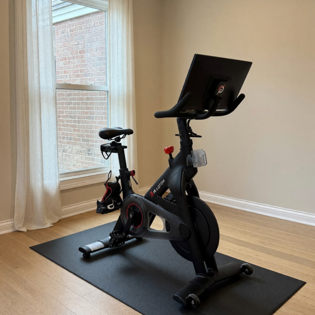 Like-New Peloton Bike 2nd Gen 2021 – West Chicago