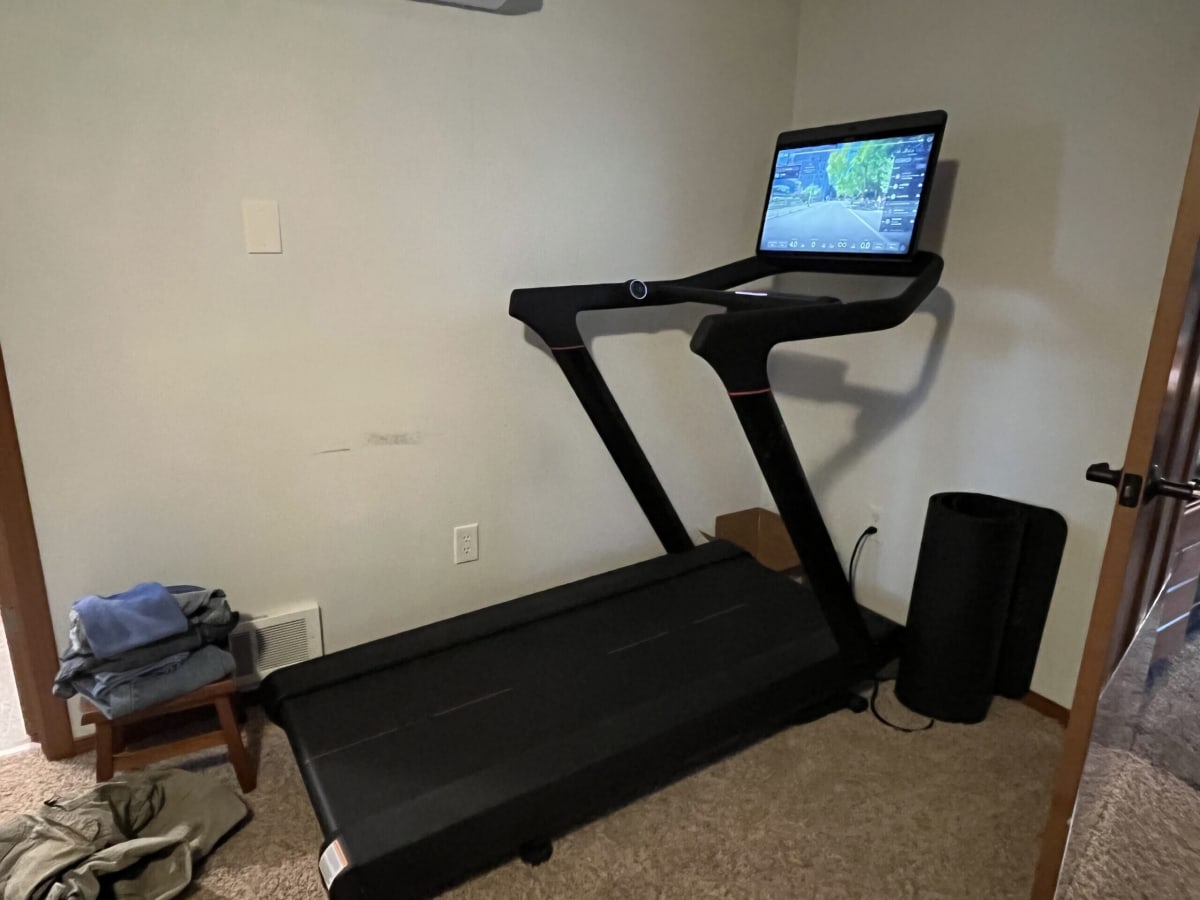 2023 Peloton Tread Excellent Condition 0-50 Rides No Issues – Aberdeen, WA