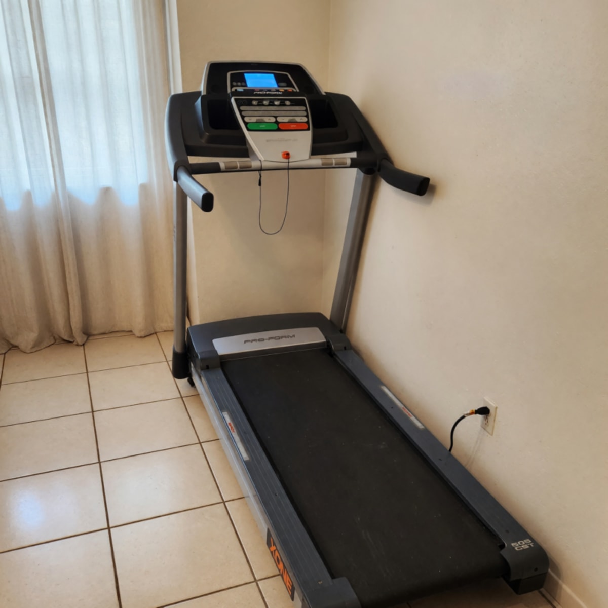 2022 Pro-Form 505 CST Treadmill Moderately Used with Built-In Speakers – Galveston, TX