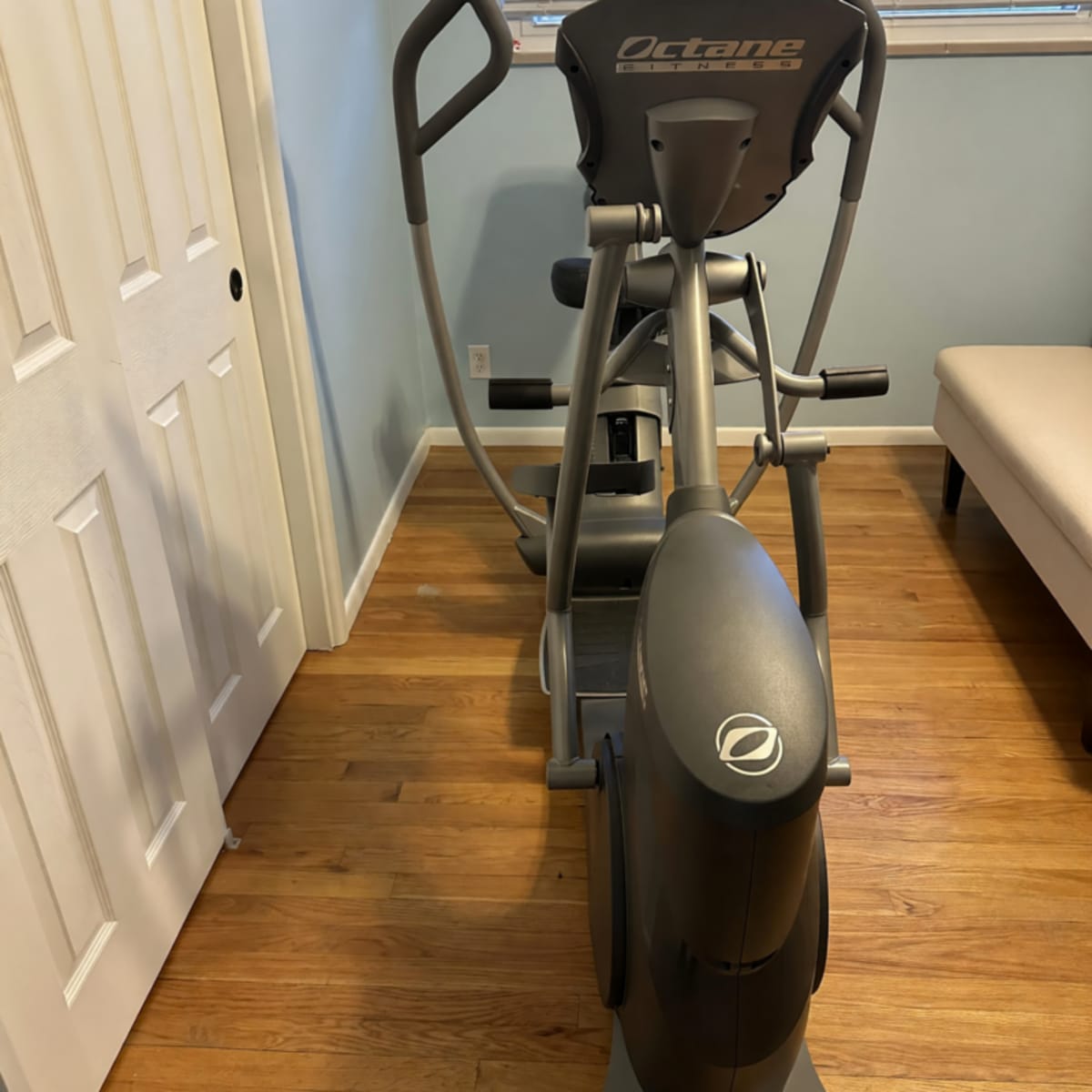 2015 Like New Octane Fitness Elliptical with Tablet Holder and HR Monitor – St. Louis, MO