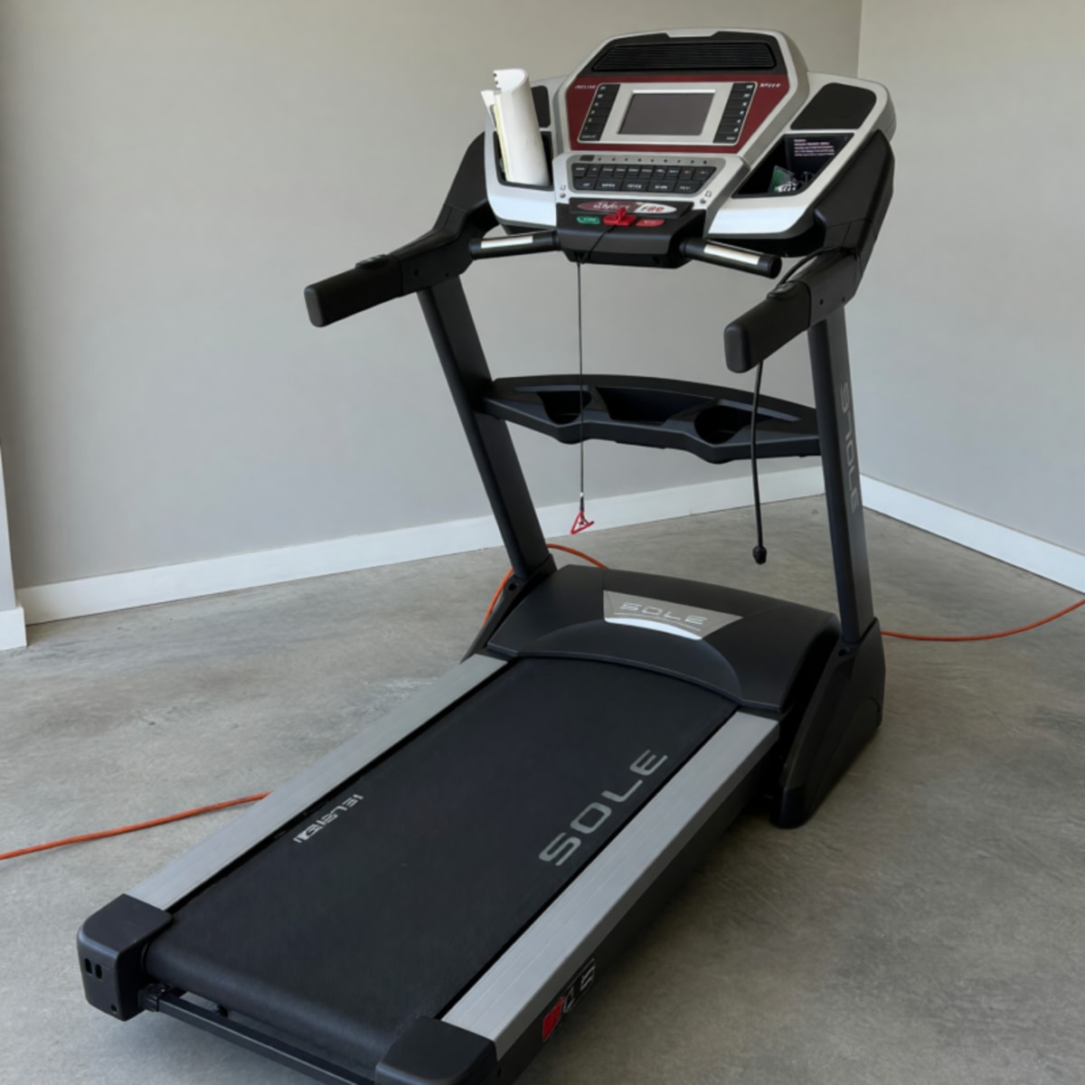 2011 Sole Fitness Folding Treadmill Very Good Condition – Oldsmar, FL