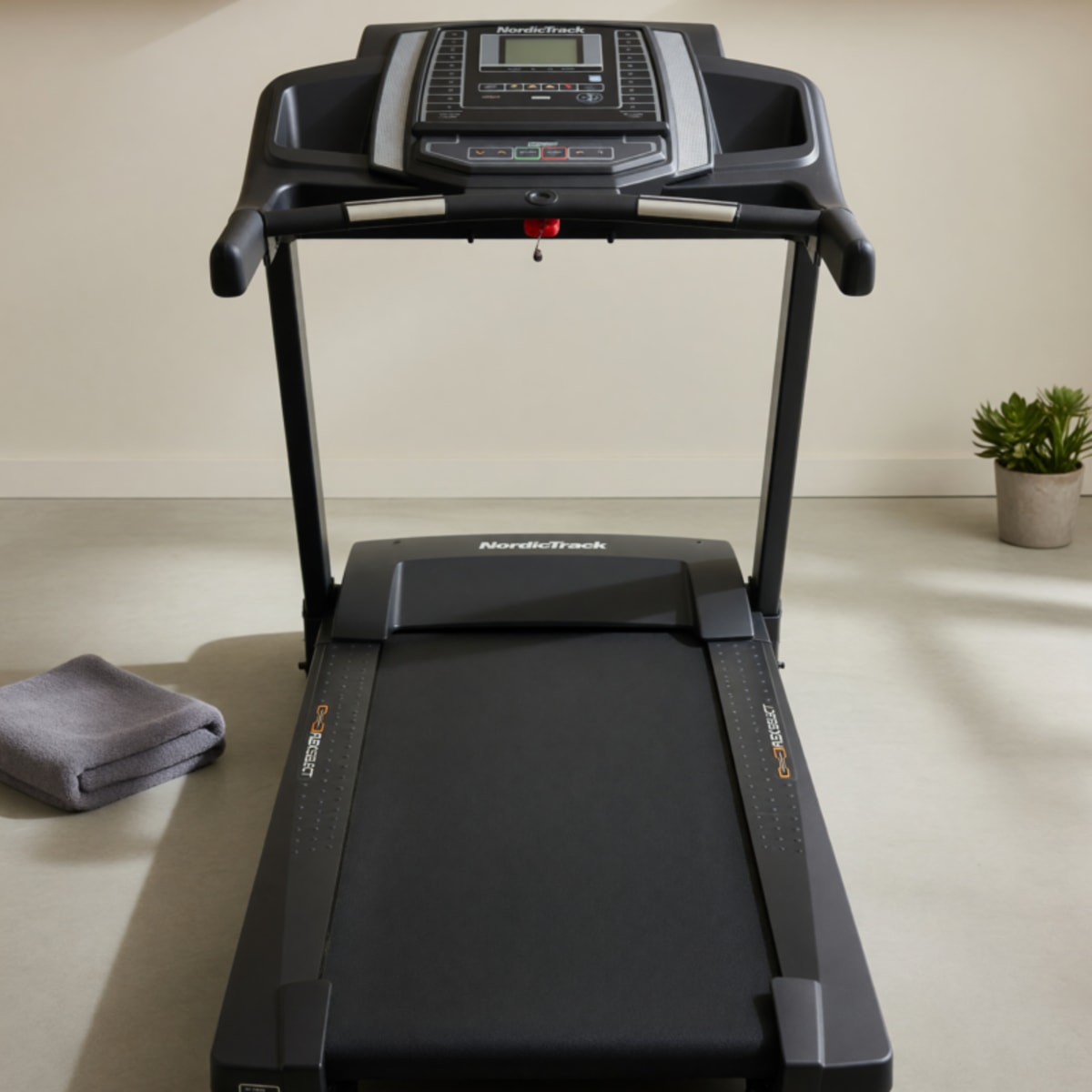2025 NordicTrack T6.5s Treadmill Like New with Handrails and Heart Rate Monitors – Liberty Hill, TX