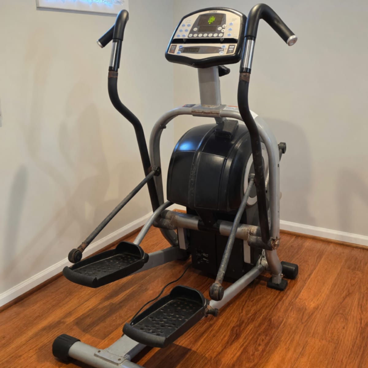 2011 Cybex 630a Arc Trainer Elliptical in Good Condition with Mat – Fort Washington, MD