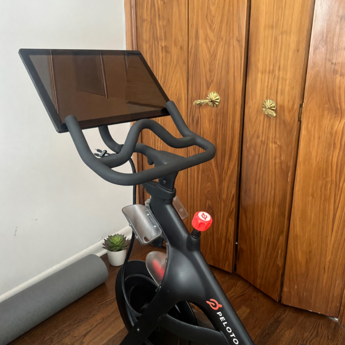 2021 Like New Peloton Bike Original with 22 Inch Screen and Shoes – New City, NY