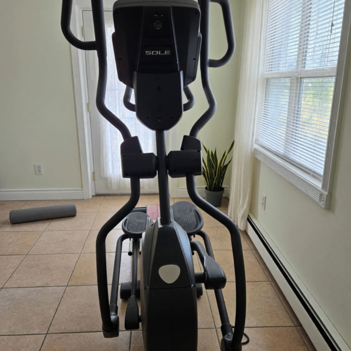 2020 Like New Sole E35 Elliptical with LCD Display and Heart Rate Monitor – Lagrangeville, NY