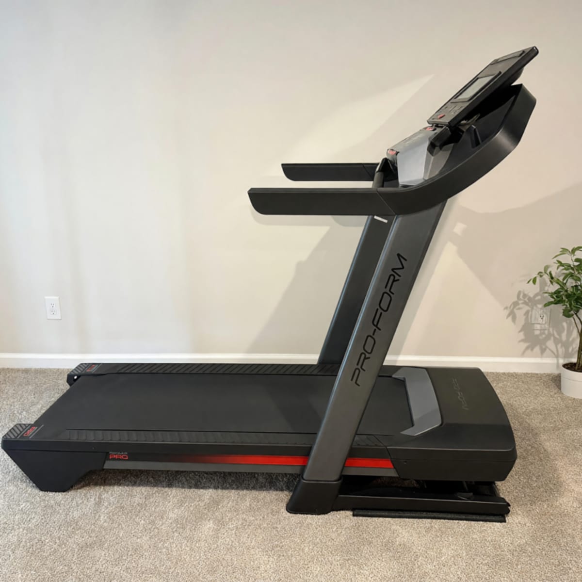 2022 ProForm Pro 9000 Incline Treadmill Excellent Condition 12mph – Willoughby, OH